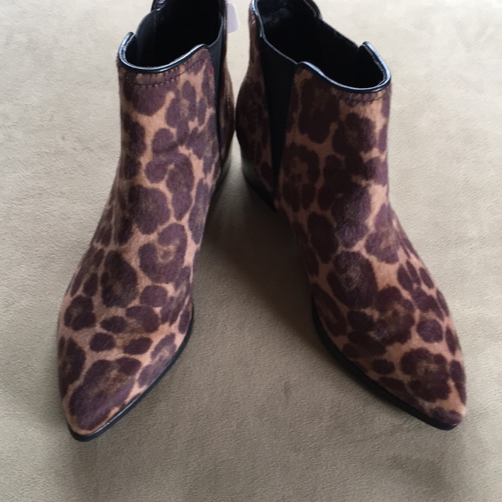 NEW——Nine West Leopard Print Boots